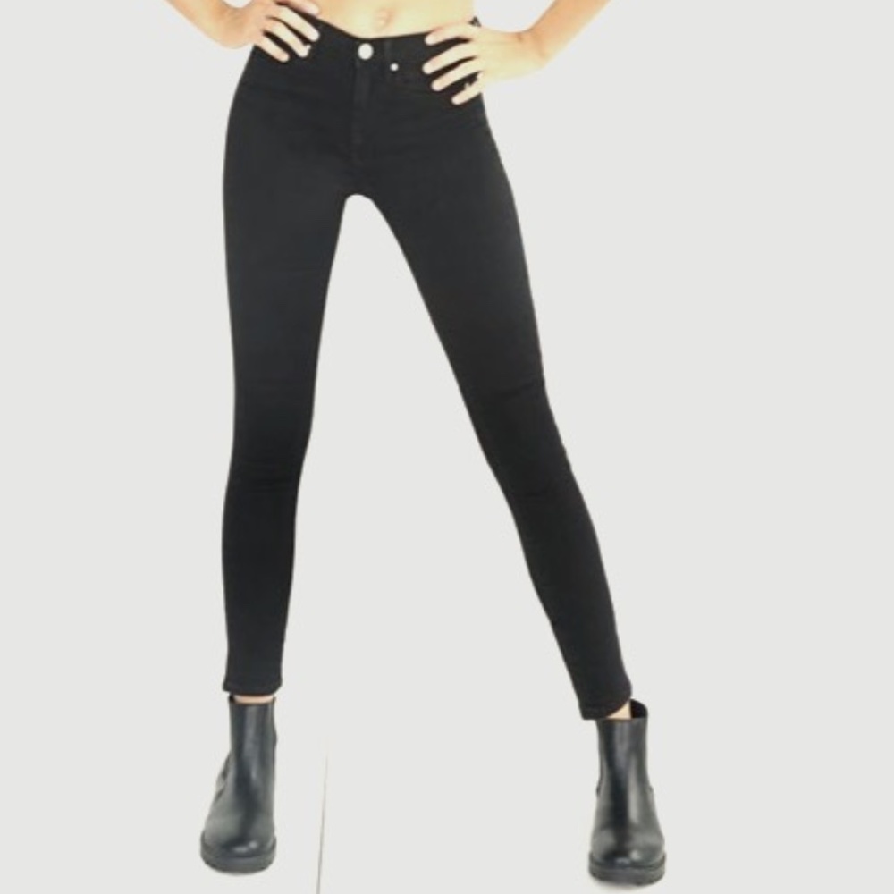 URBAN OUTFITTERS - BDG High Rise Twig Ankle Jeans